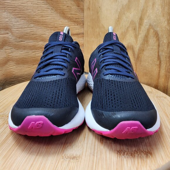 New Balance 520 V7 Womens Blue Running Shoes Sneakers Size 8 Wide - Picture 2 of 9